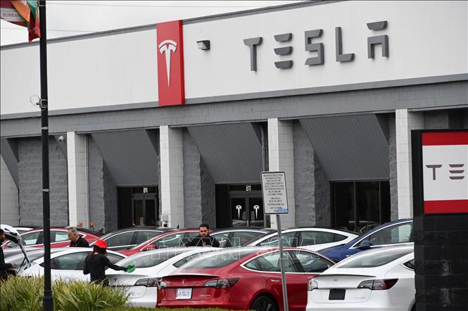 Mỹ điều tra chính thức đối với hàng trăm nghìn xe Tesla