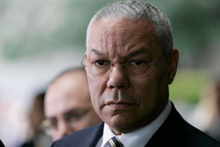 Cựu ngoại trưởng Mỹ Colin Powell qua đời vì Covid-19