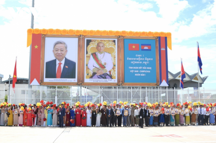 NHỮNG KẺ CỐ TÌNH "ĐỔI TRẮNG, THAY ĐEN"