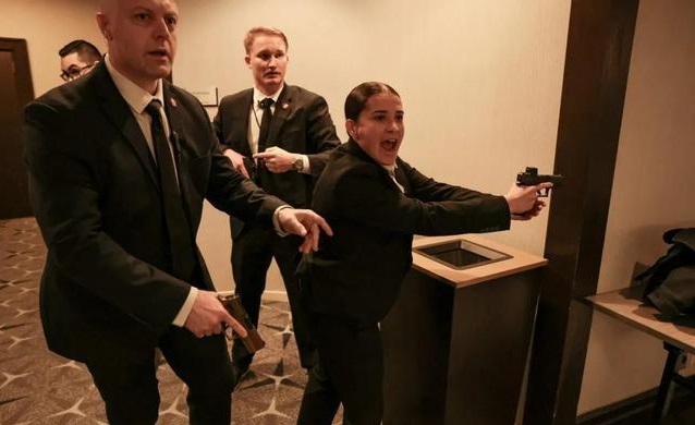 BÊN TRONG VỤ ÁM SÁT HỤT TRUMP: "KHÁCH MỜI" MANG SÚNG LỌT QUA AN NINH KHÁCH SẠN HILTON, THOÁT CHẾT RỒI... BÁN BẤT ĐỘNG SẢN