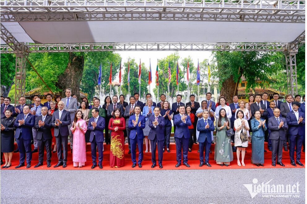 Bộ trưởng Ngoại giao: Một Việt Nam mạnh hơn sẽ đóng góp ý nghĩa hơn cho ASEAN 2 Bộ trưởng Ngoại giao: Một Việt Nam mạnh hơn sẽ đóng góp ý nghĩa hơn cho ASEAN