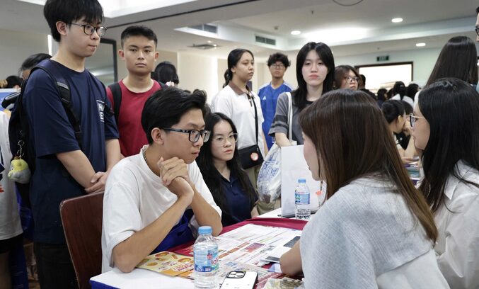 "GIẤC MƠ MỸ" KHÉP LẠI: LÀN SÓNG DU HỌC SINH VIỆT NAM QUAY ĐẦU VỀ CHÂU Á